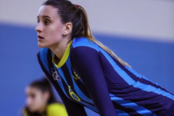 El primer equip del DSV Club Voleibol Sant Cugat incorpora la jove oposada Carlota Martínez, del CV Esplugues