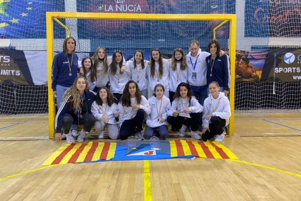 Medalla de bronze de l'equip infantil A femení del Junior FC, que ha pujat al podi en 7 de les 13 edicions del Campionat d'Espanya d'hoquei sala