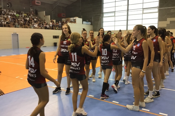 Presentats els 25 equips i 330 jugadores del DSV Club Voleibol Sant Cugat, "el millor club formador de l'Estat espanyol"