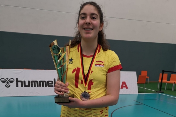 Valentina Navarro, del cadet A del DSV Club Voleibol Sant Cugat, subcampiona amb la selecció espanyola sub-17 d'un Torneig WEVZA