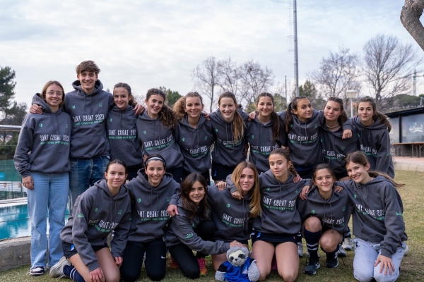 Els equips infantil masculí i femení d'hoquei sobre herba del Junior FC, bronze en el Campionat d'Espanya que s'ha jugat al Junior FC