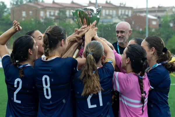 L'equip cadet femení de futbol 7 del Junior FC fa història i guanya el Campionat de Catalunya sense perdre cap partit